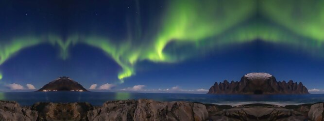 Trip Ibiza Reisetipps - Polarlichter Norwegen Tromso - Skandinaviens eiskalte Schönheit fasziniert mit atemberaubenden Nordlichtern und geradezu außerirdisch imposanten Gebirgskulissen. Land der Mitternachtssonne am Polarkreis, ein Paradies für Wanderer, Naturfreunde, Hobbyfotografen und Instagram er/innen. Tromsø liegt unter dem sogenannten „Nordpollichtoval“, das den magnetischen Nordpol wie ein Ring oder Gürtel umschließt. Hier wird das Polarlicht auch Aurora Borealis genannt. Aufgrund der Struktur des Erdmagnetfeldes sind sie in dieser Region auch in Zeiten geringer Sonnenaktivität besonders häufig und intensiv zu beobachten.